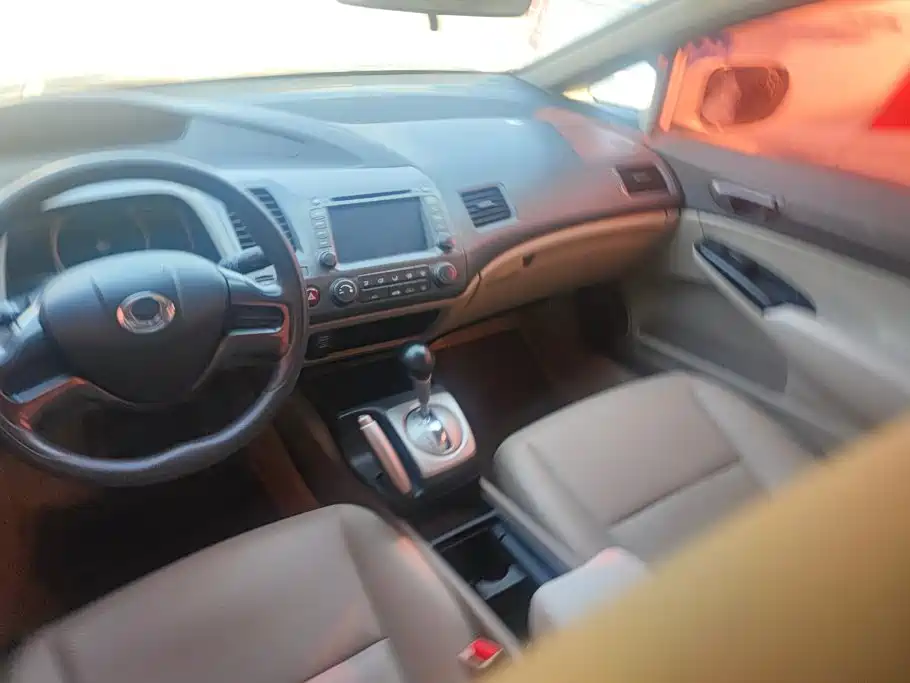 CIIMO CIIMO 2014 2012 1.8L Automatic