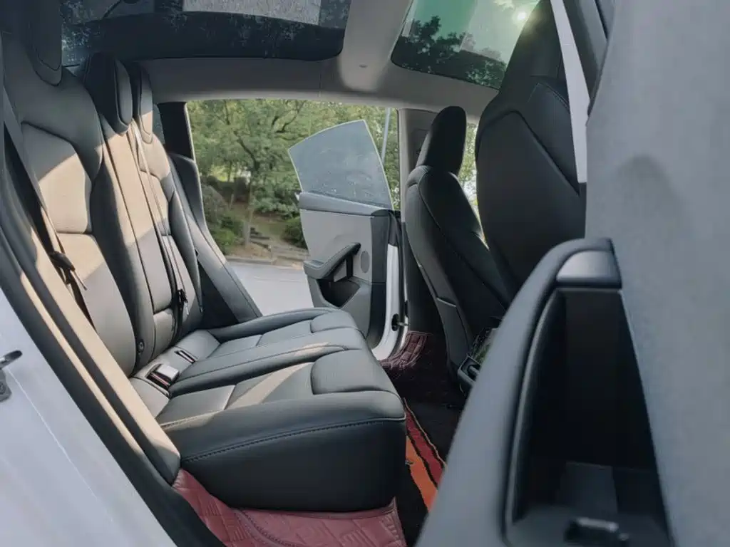 Tesla Model 3 2026 2025 Model Year Facelift Rear-Wheel Drive