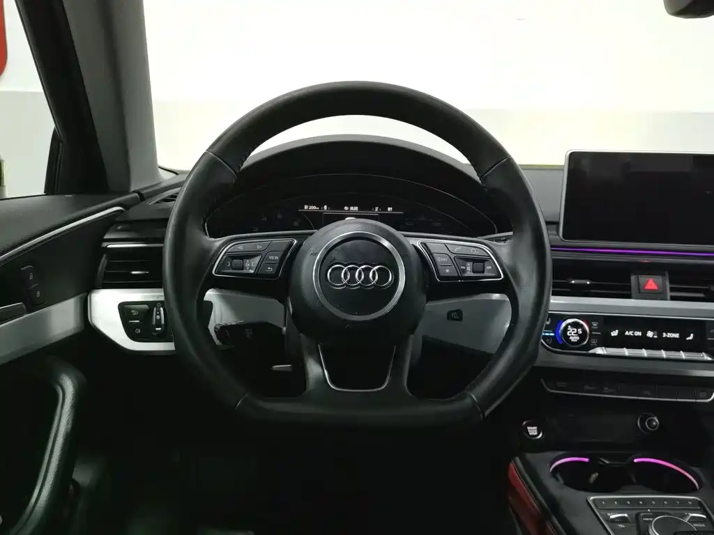 Фото 11 - Audi A4L