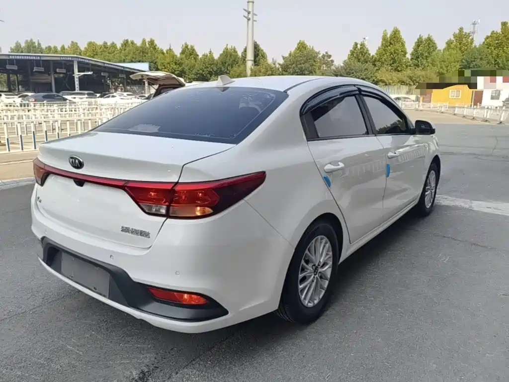 Kia K2 2017 2017 Sedan 1.4L AT GLS