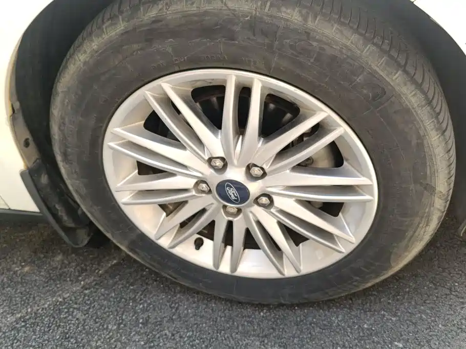 Фото 6 - Ford Focus