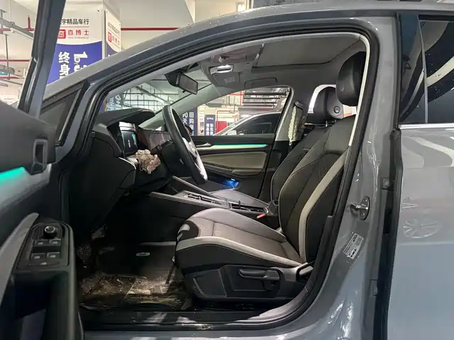 Volkswagen Golf 2023 Facelift 280TSI DSG Pro — фото 5