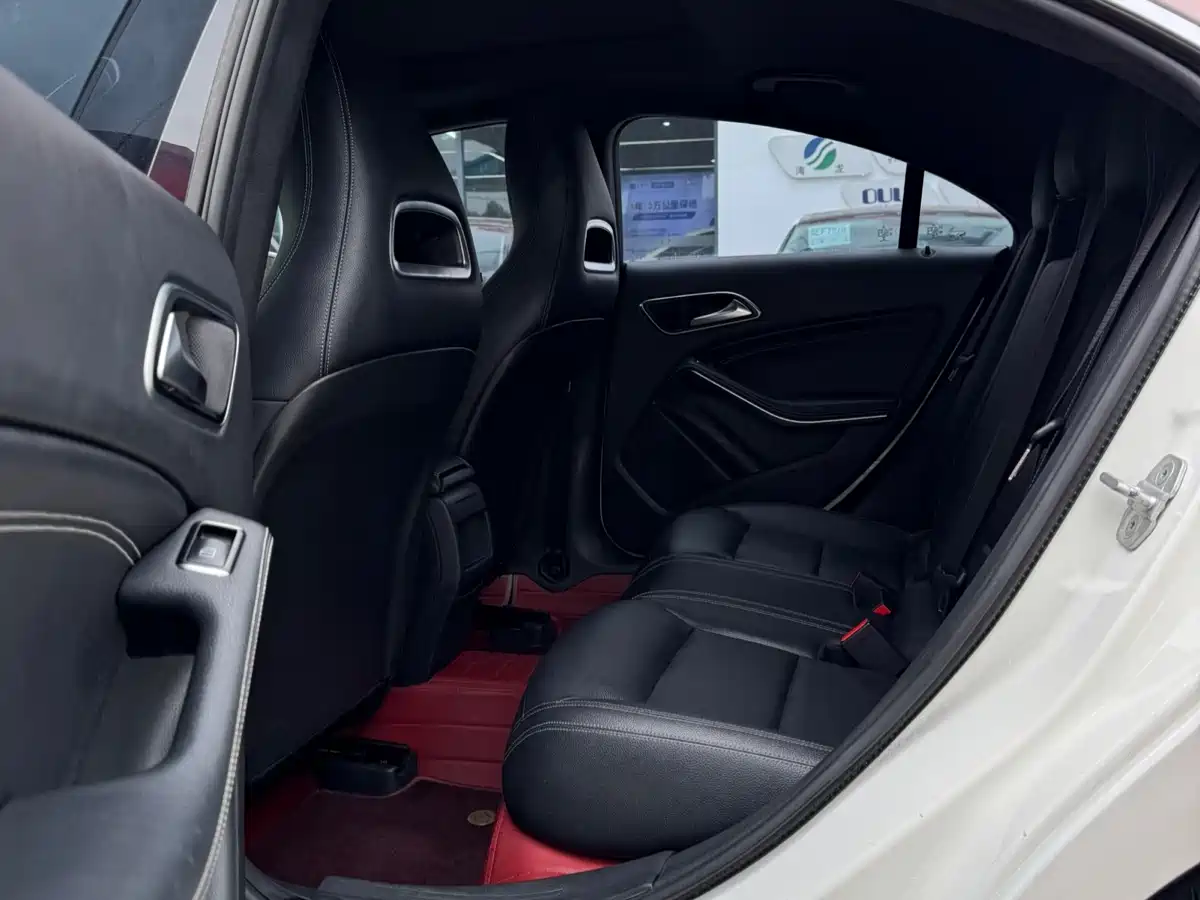 Mercedes-Benz CLA (Import) 2016 CLA 200 Fashion фото 10