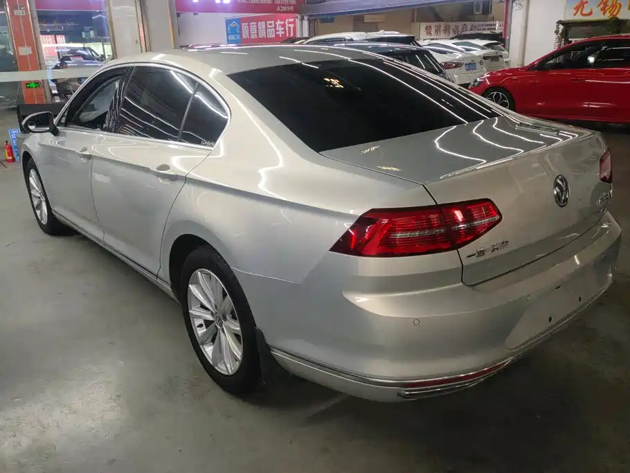Фото 2 - Volkswagen Magotan