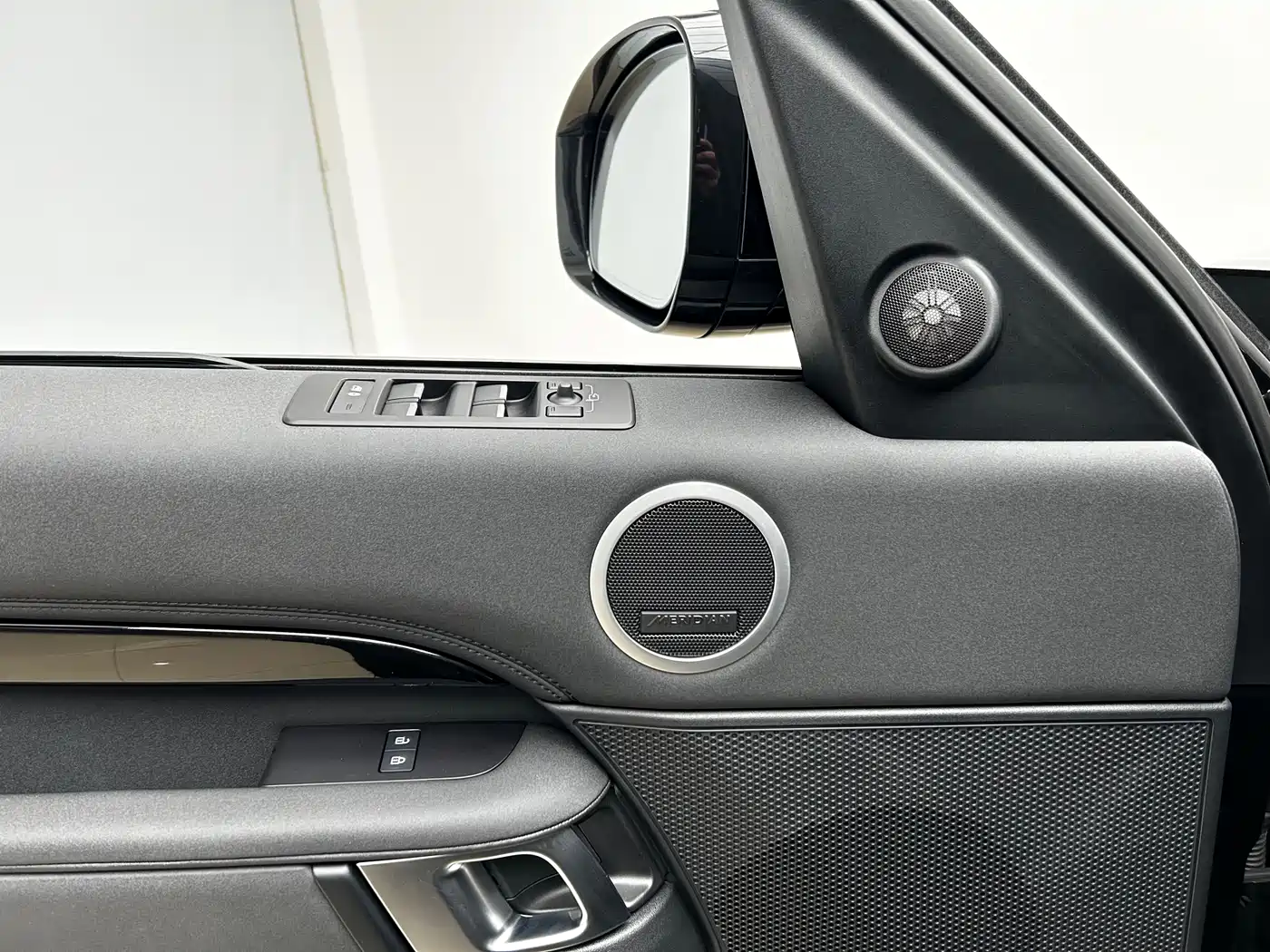 Land Rover Discovery 2024 Model 360PS S фото 5