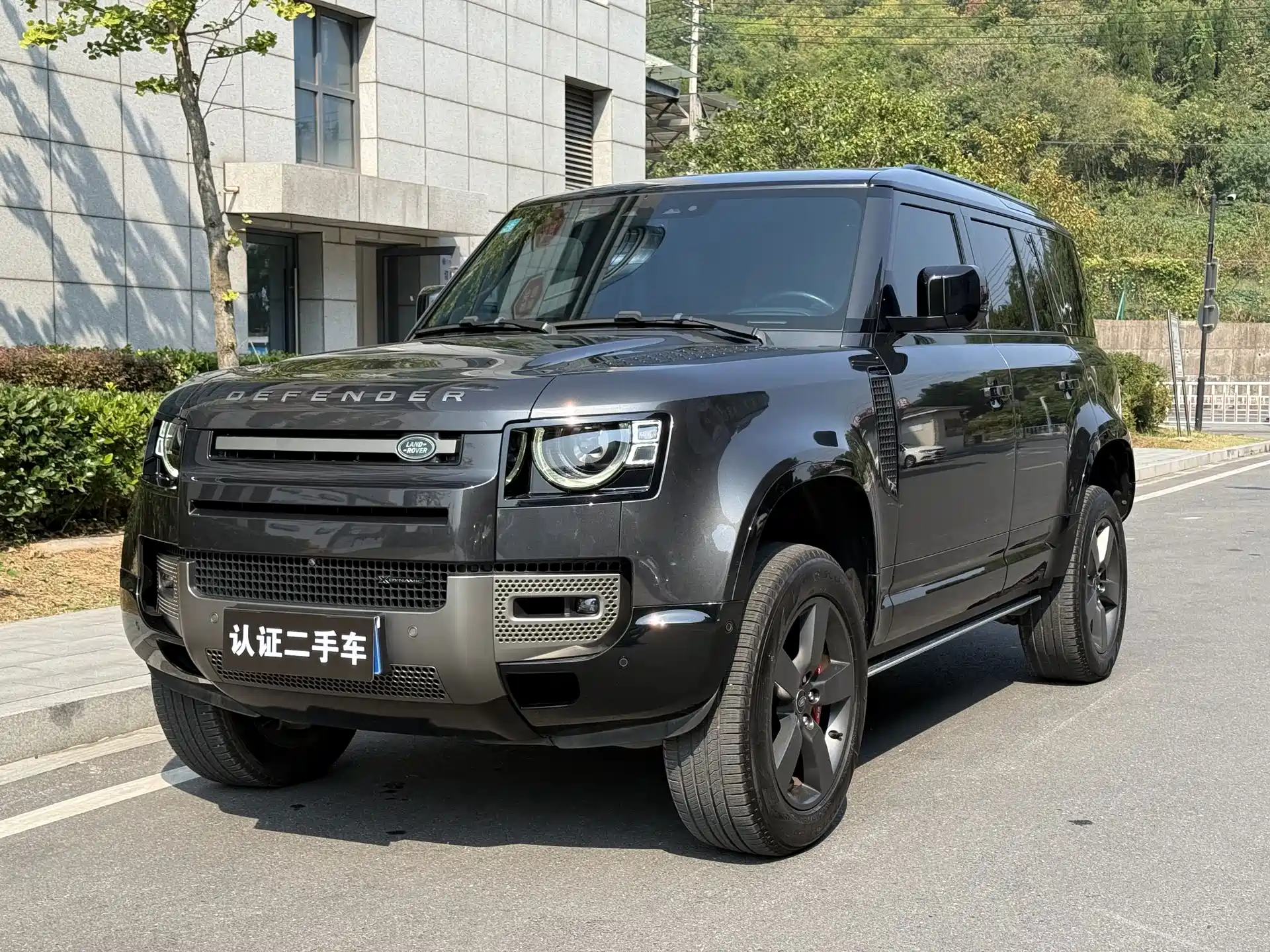 Photo 1 - Land Rover Defender