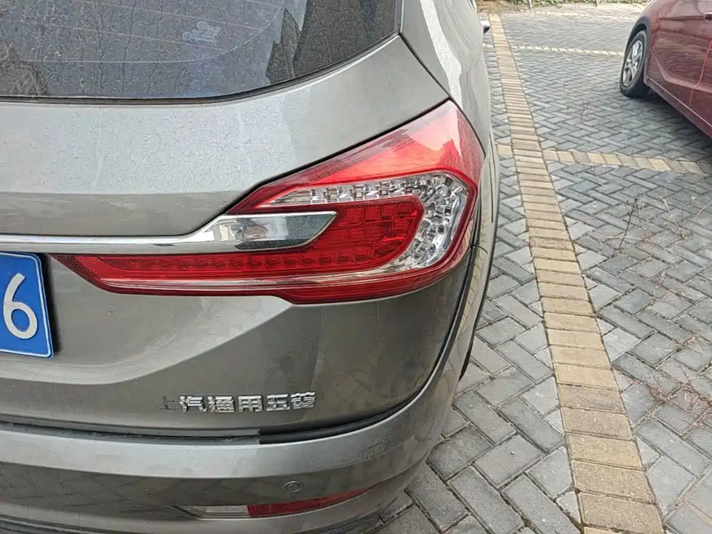 Baojun 310W 2018 2017 1.5L Manual Fashion Edition (China V)