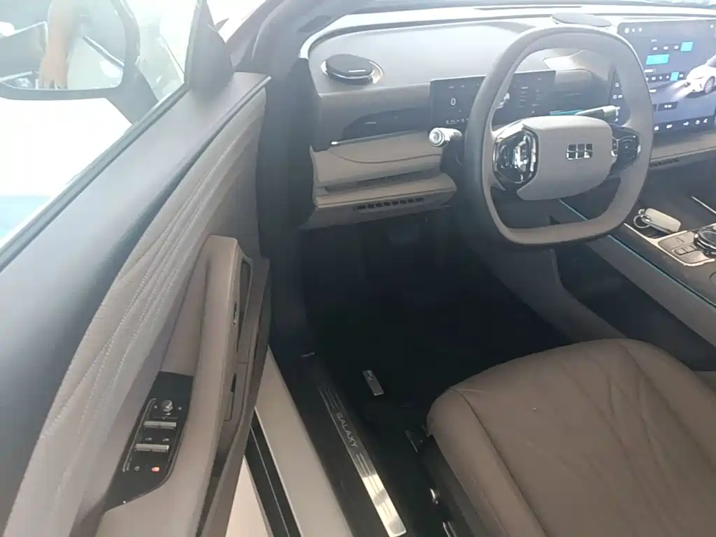 Geely Galaxy Galaxy Xingyao 8 2025 2025 130km EM-P Explorer Edition