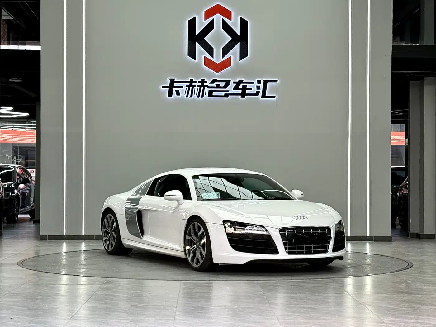 Audi R8 2010 5.2 FSI quattro фото 2