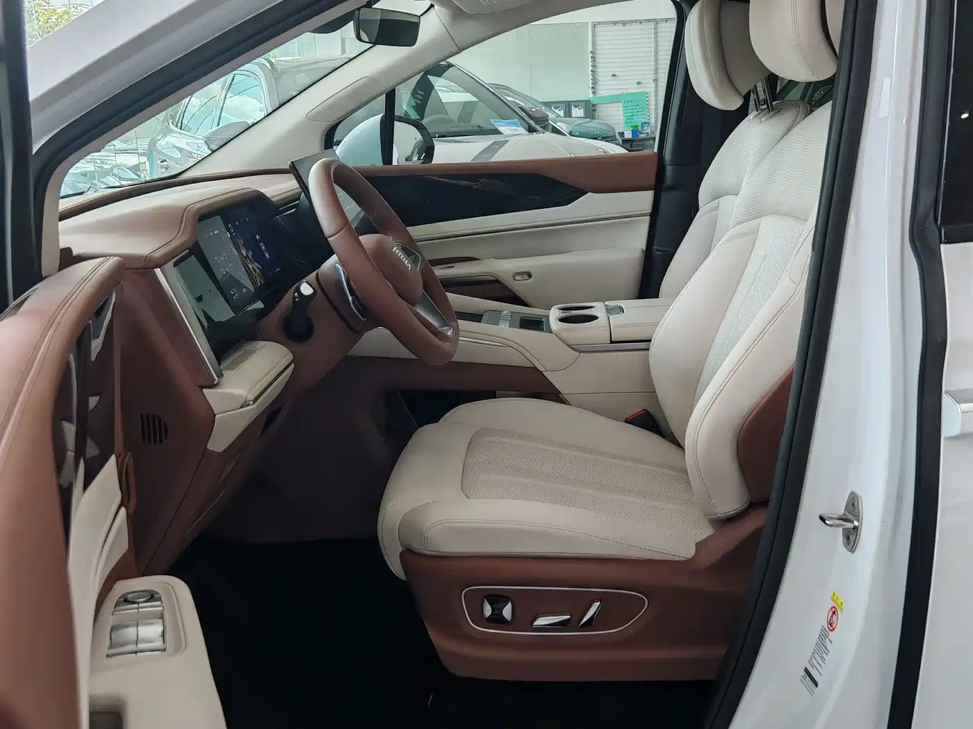 BYD Xia 2025 2025 DM-i 1.5T 180km Surpass Edition