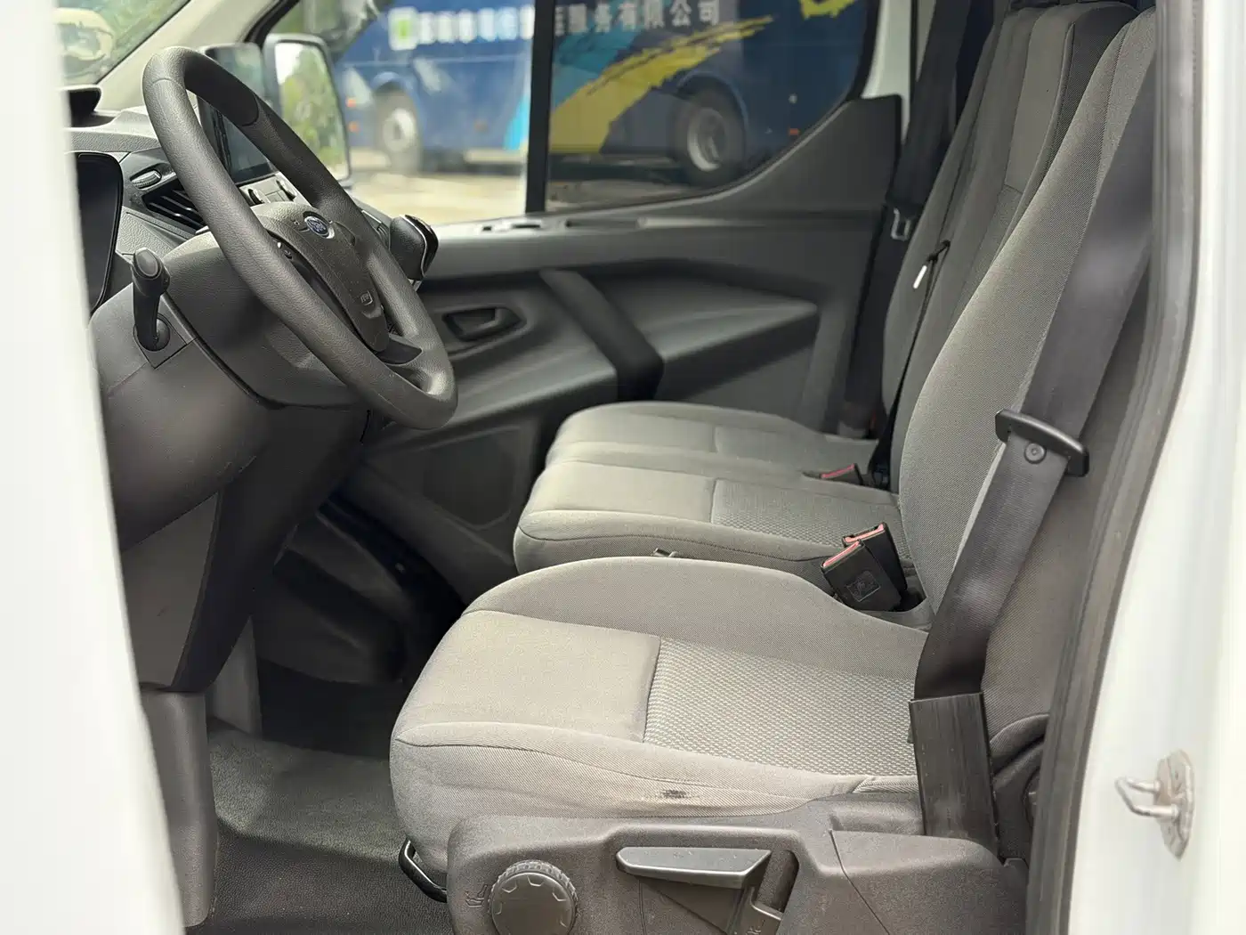 Ford Transit 2020 2019 2.0T Diesel Multi-Purpose Commercial Vehicle Medium Wheelbase Medium Roof 6-Seater China VI