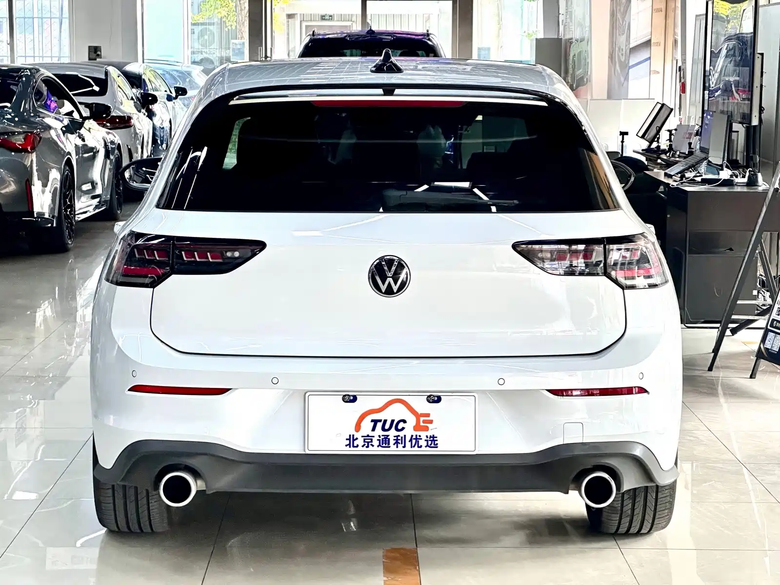 Фото 5 - Volkswagen Golf GTI