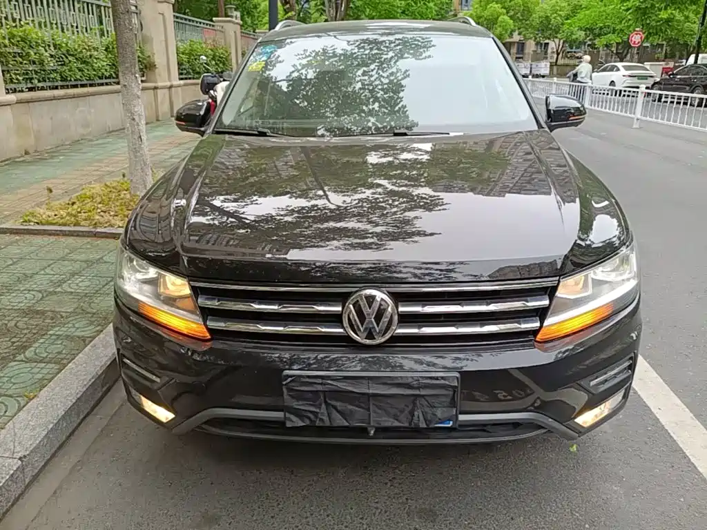 Photo 3 - Volkswagen Tiguan L