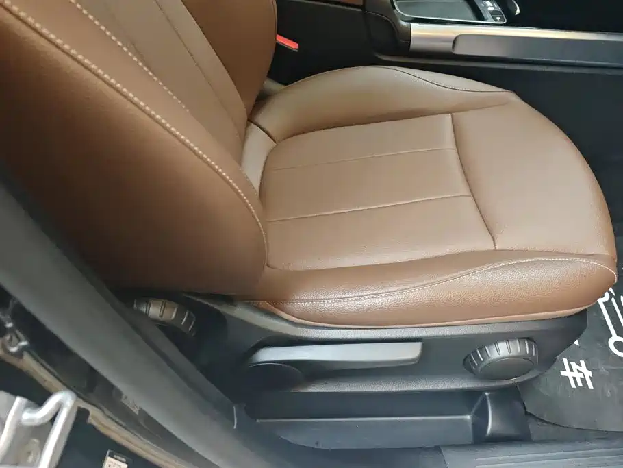 Photo 8 - Mercedes-Benz GLB