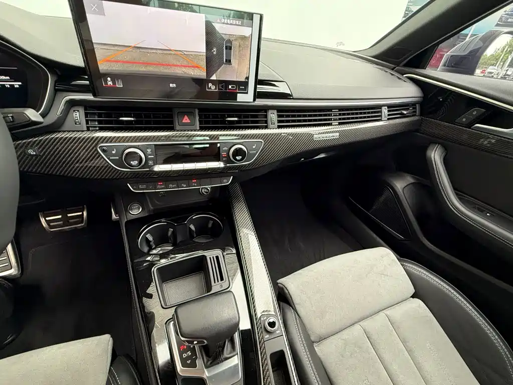 Photo 8 - Audi A4L