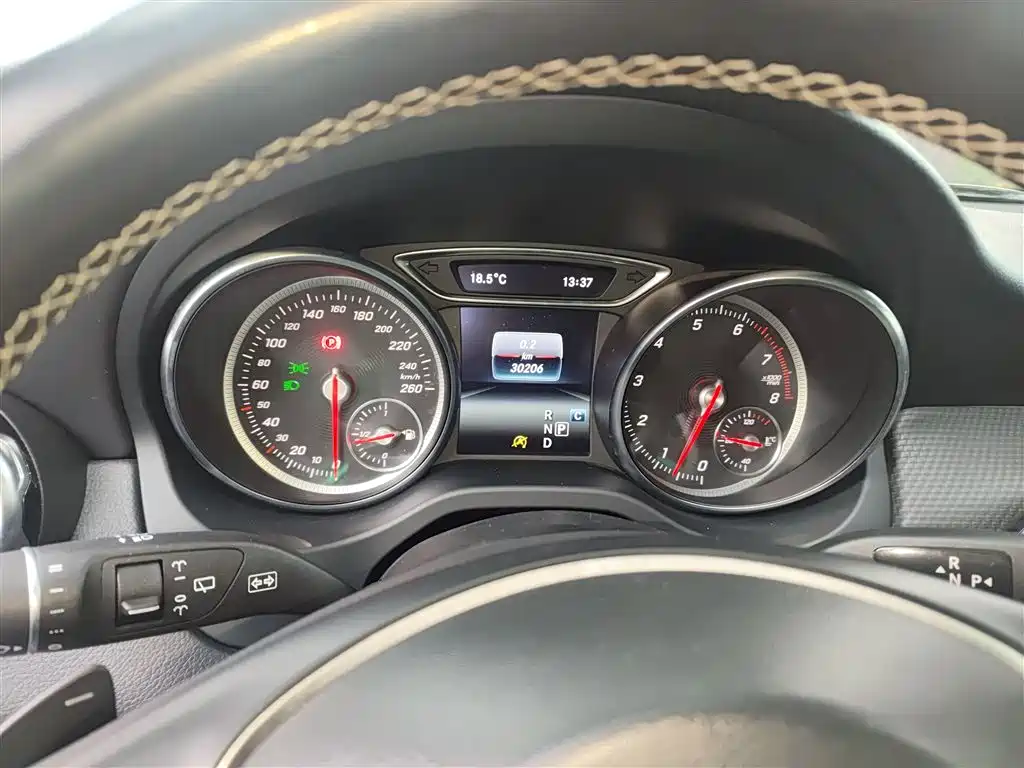 Mercedes-Benz GLA 2018 GLA 200 Dynamic фото 9