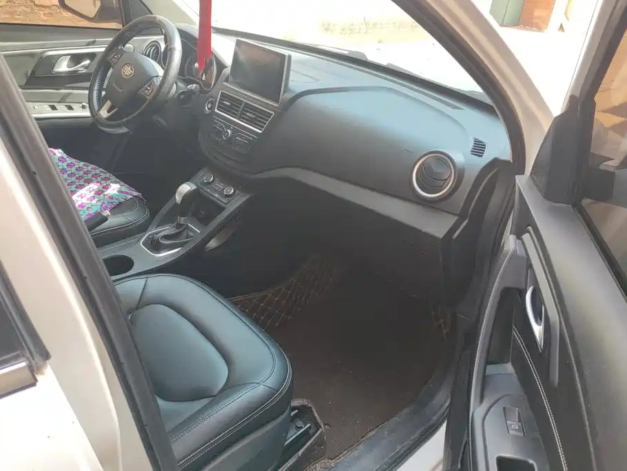 Besturn X40 2018 2018 Internet Celebrity Edition 1.6L Automatic Luxury