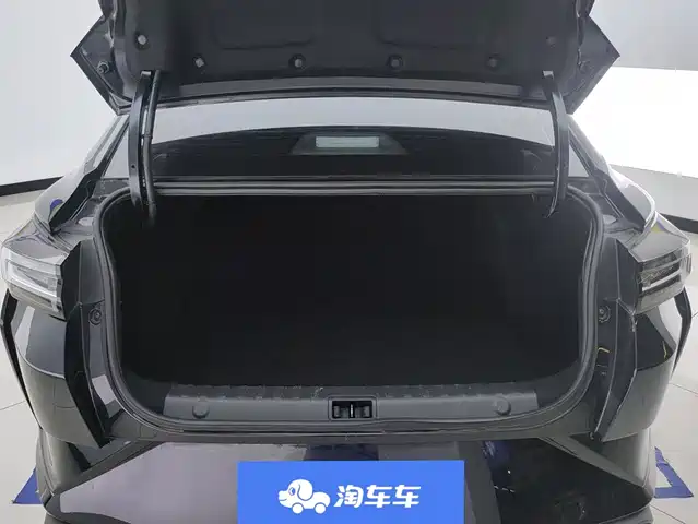 Dongfeng Aeolus Yixuan 2023 1.5L Automatic Glory Edition — фото 4