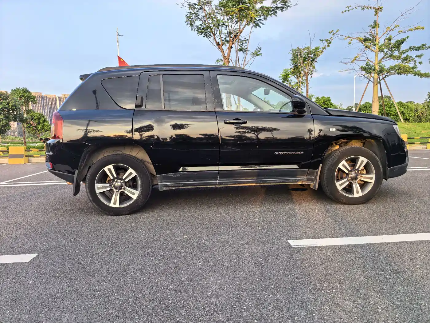 Jeep Compass (Import) 2015 2014 2.4L 4WD Serpentine Collector's Edition