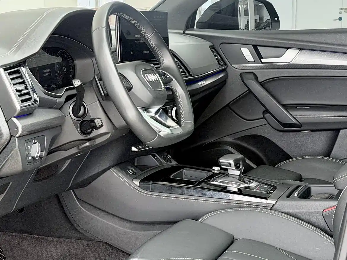 Audi Q5L 2022 40T Luxury Dynamic фото 10