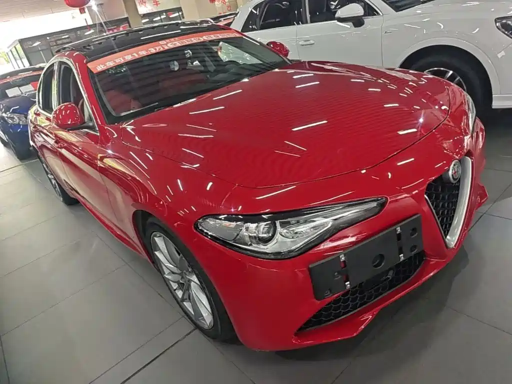 Alfa Romeo Giulia 2018 2017 2.0T 200HP Luxury Edition