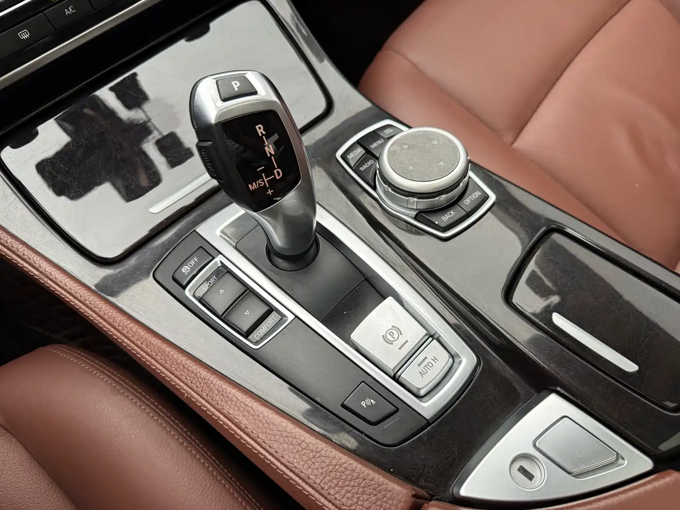 BMW 5 Series 2014 525Li Leading фото 24