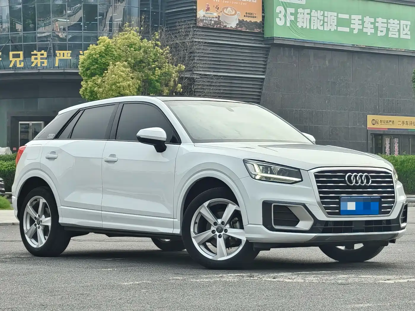 Photo 3 - Audi Q2L