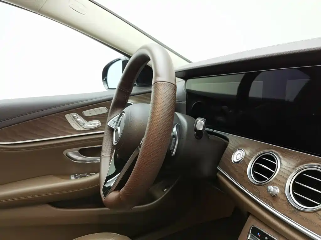 Mercedes-Benz E-Class, миниатюра 22