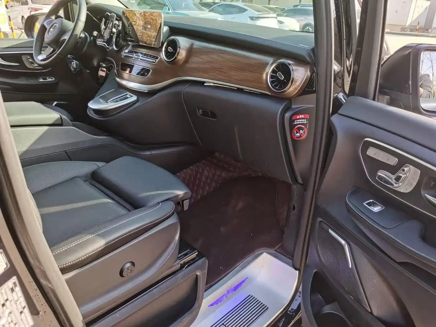 Mercedes-Benz V-Class 2022 V 260 L Long Wheelbase Luxury Edition фото 5