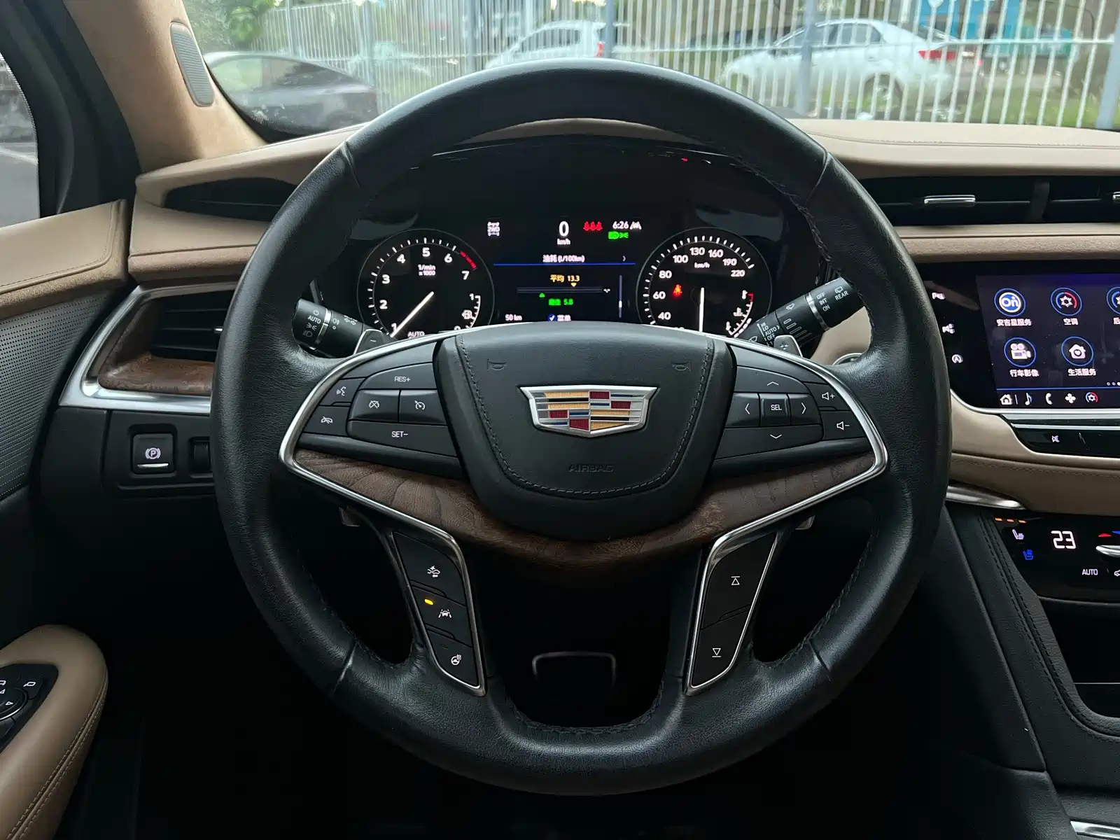 Фото 10 - Cadillac XT5
