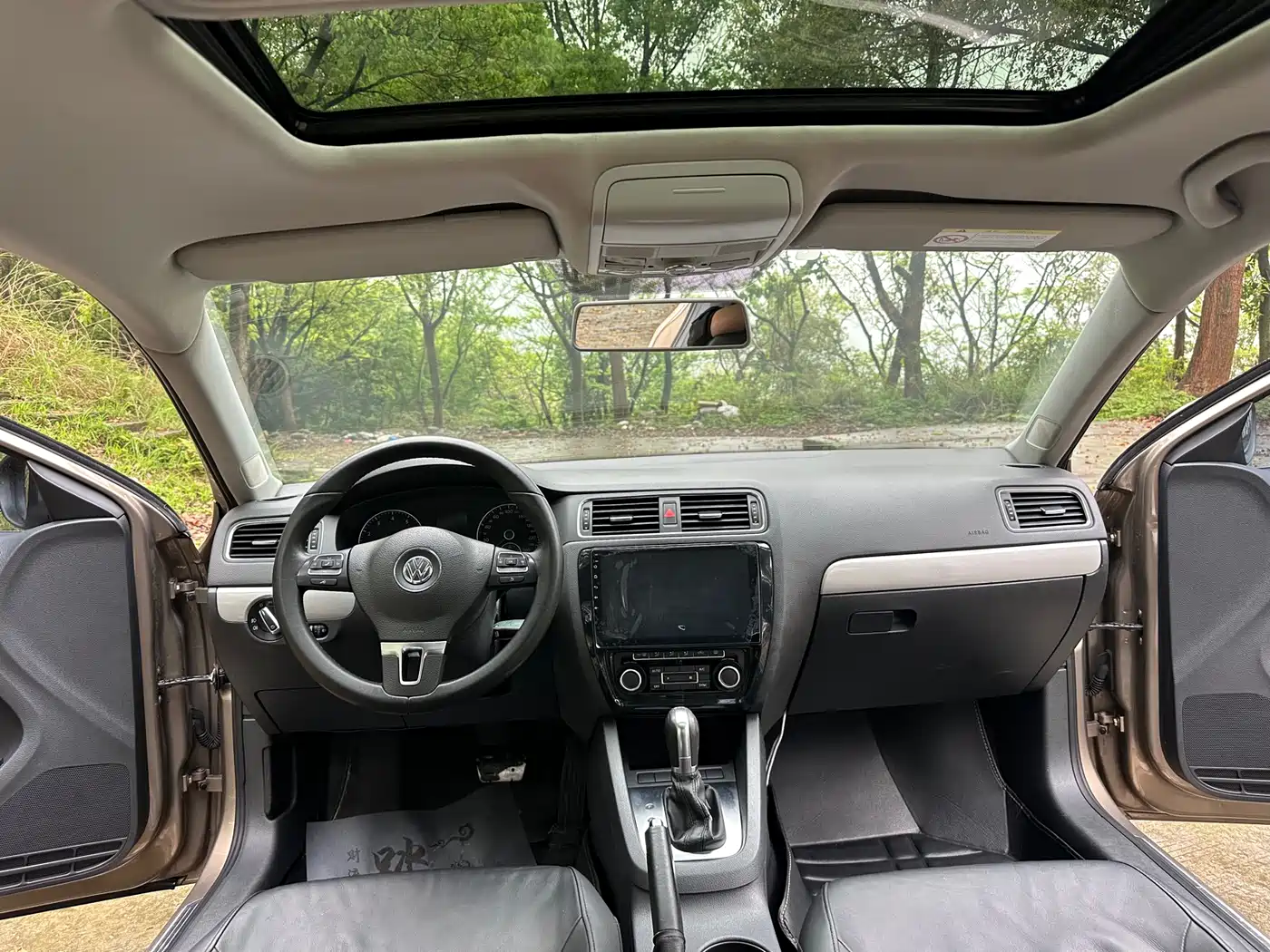 Volkswagen Sagitar 2015 230TSI Automatic Comfort фото 8