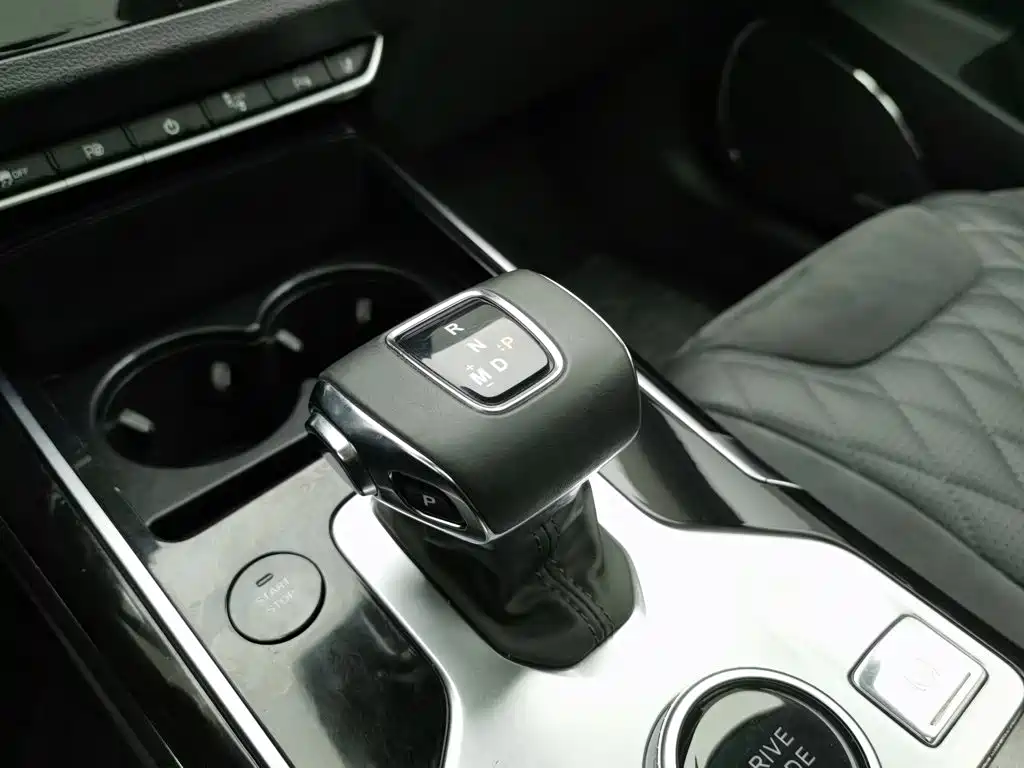 Фото 13 - Hongqi HS5