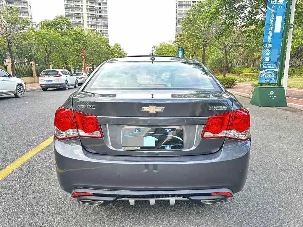 Фото 3 - Chevrolet Cruze
