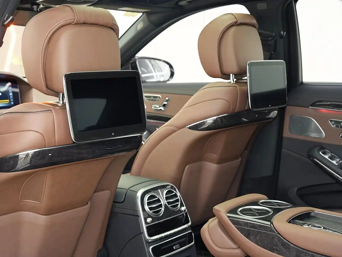 Фото 29 - Mercedes-Benz S-Class