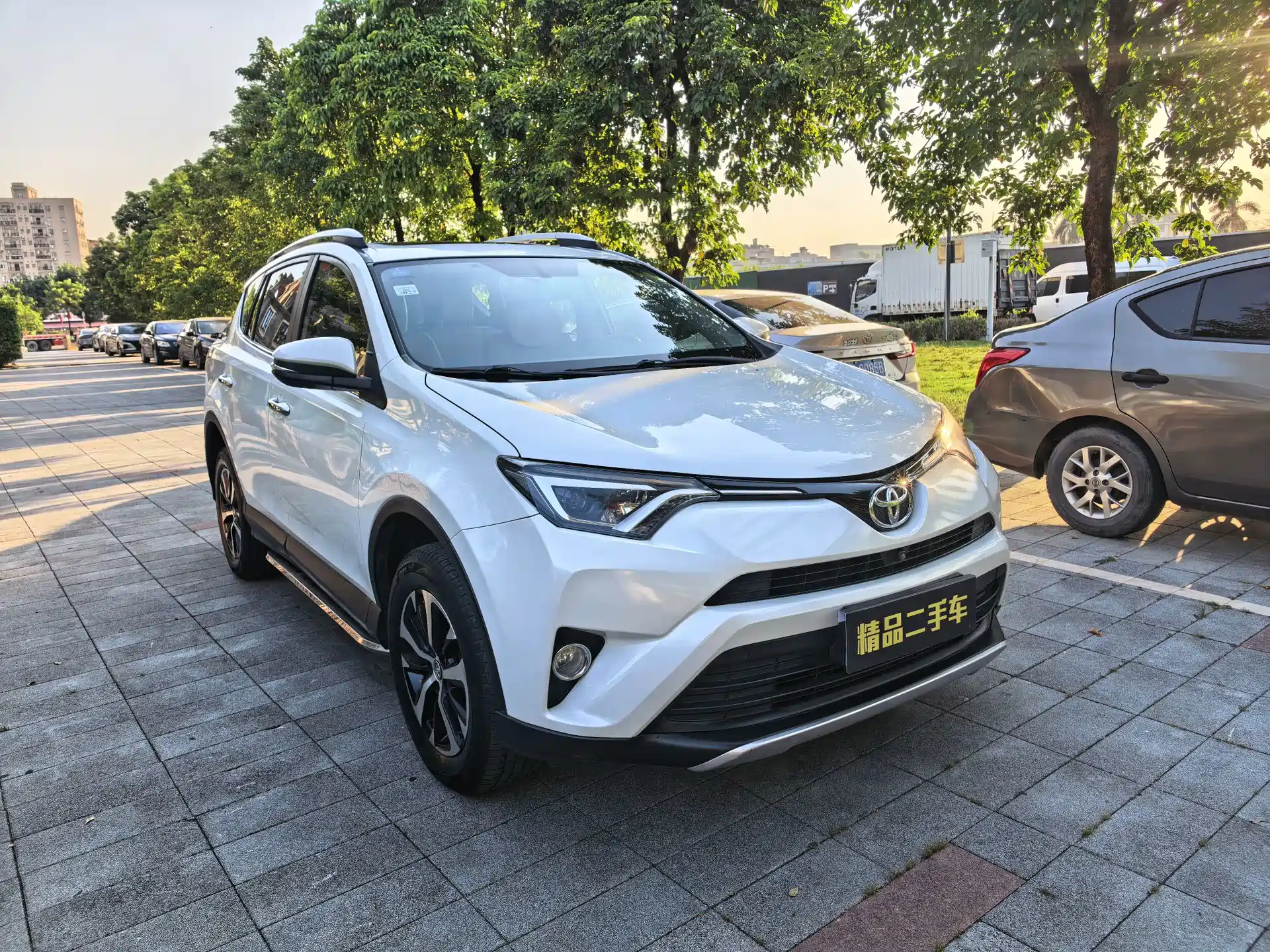 Photo 3 - Toyota RAV4