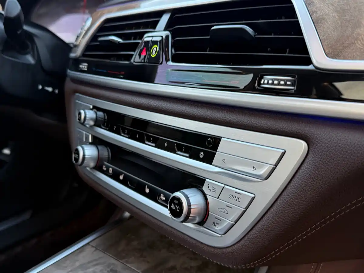 BMW 7 Series 2021 Model 740Li Leading Luxury Package фото 19