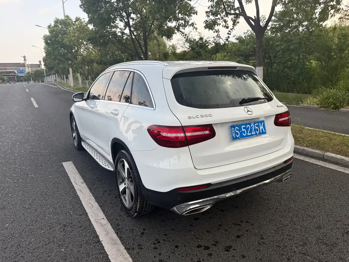 Photo 5 - Mercedes-Benz GLC