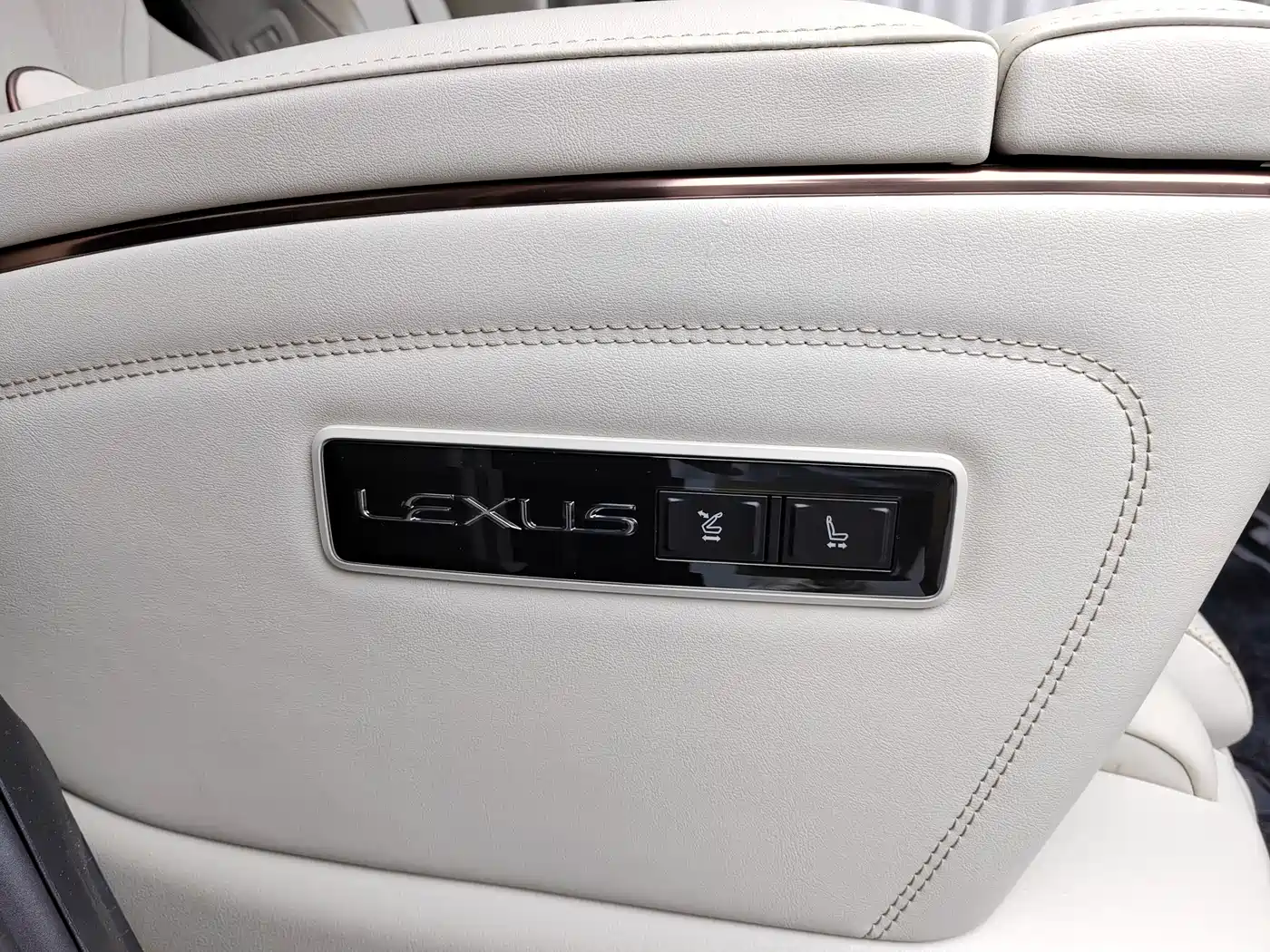 Lexus LM 2026 2025 Model 500h Six-Seater Prestige Edition