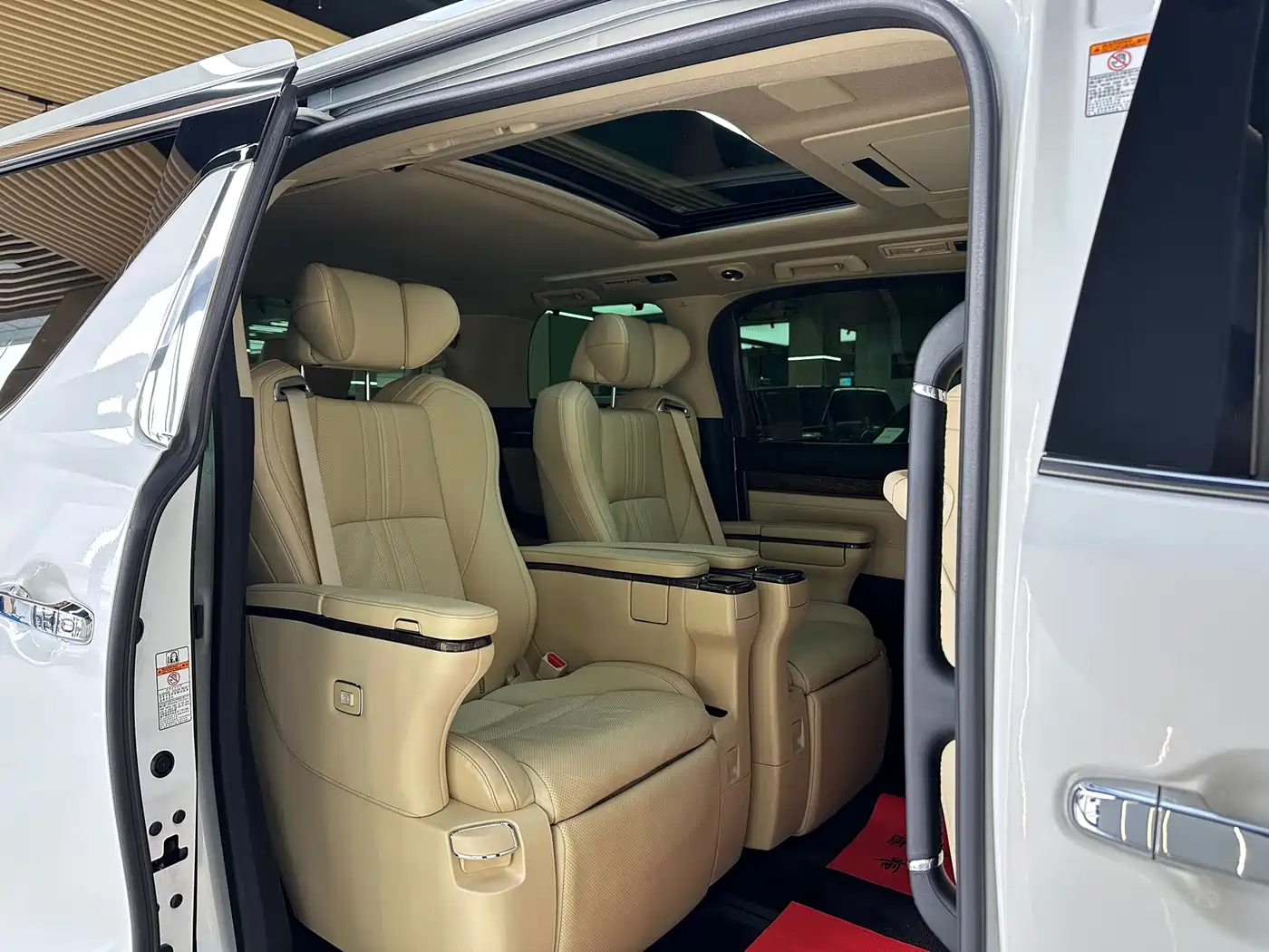 Toyota Alphard 2021 Hybrid 2.5L Premium фото 24