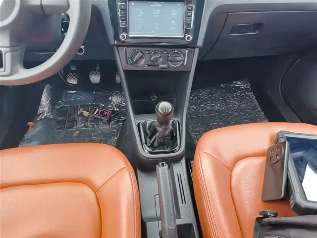 Volkswagen Santana 2015 1.4L Manual Trend Edition фото 14