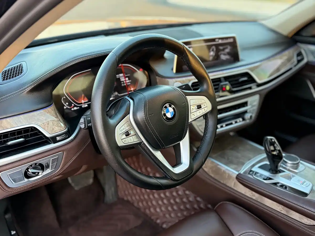 BMW 7 Series 2021 Model 740Li Leading Luxury Package фото 21