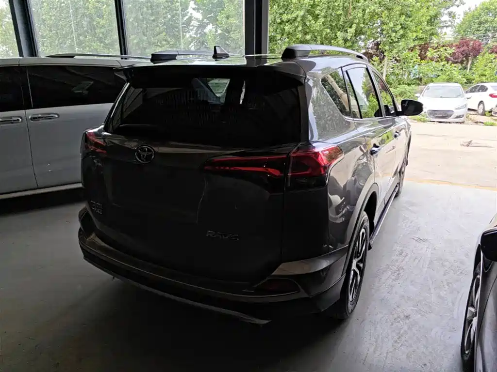 Photo 7 - Toyota RAV4 Rongfang