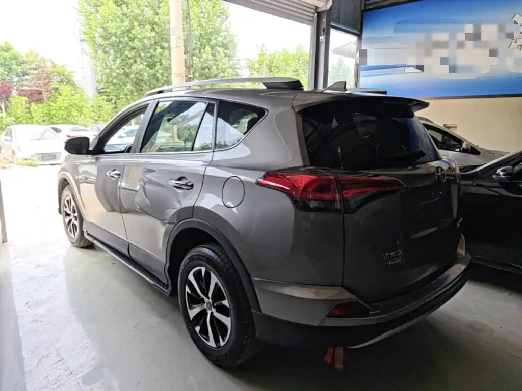 Photo 5 - Toyota RAV4 Rongfang
