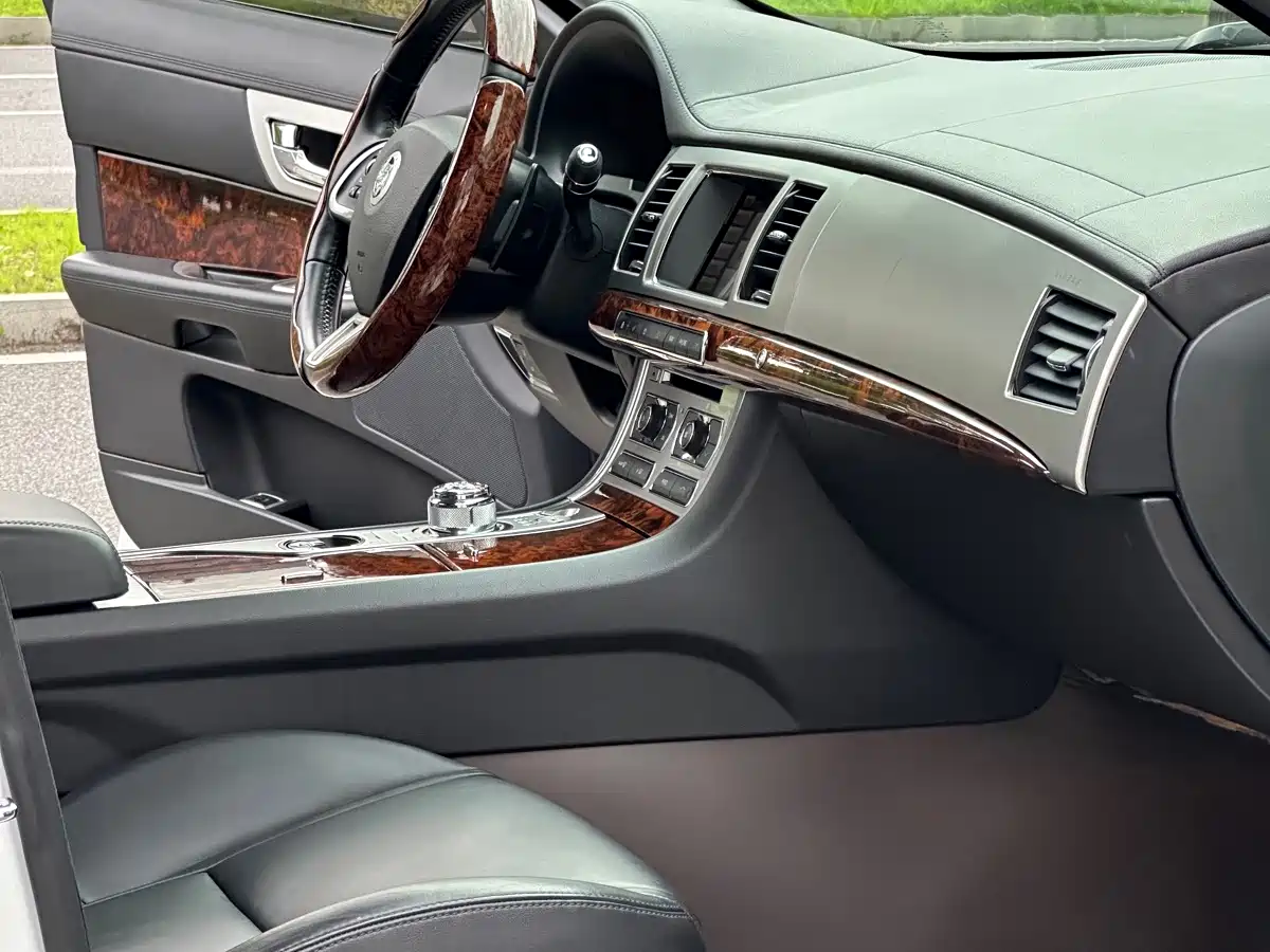 Jaguar XF 2013 2014 XF 2.0T Elegance Edition