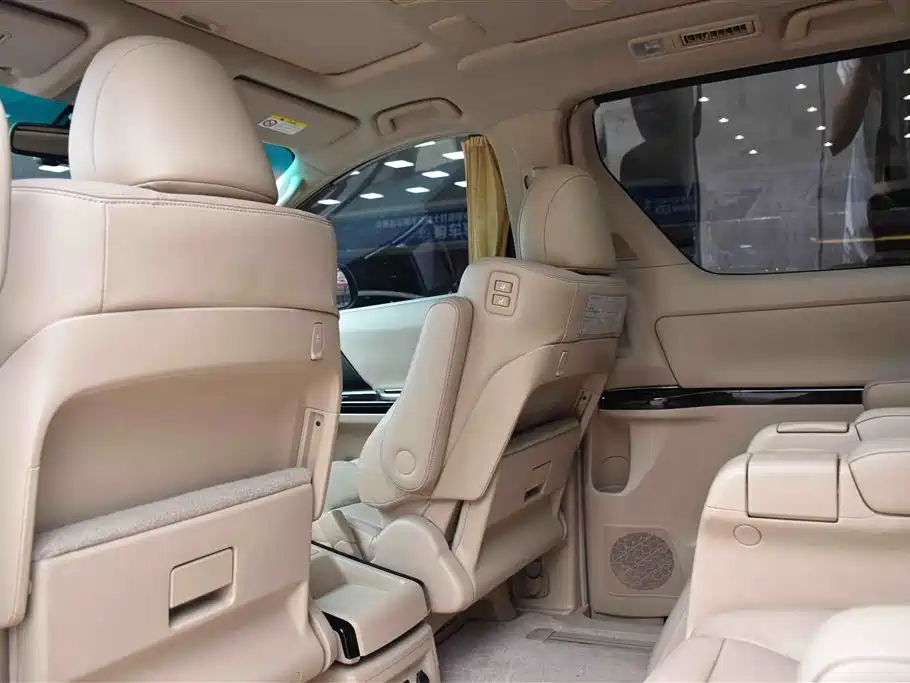 Toyota Alphard 2012 3.5L Luxury Edition фото 8