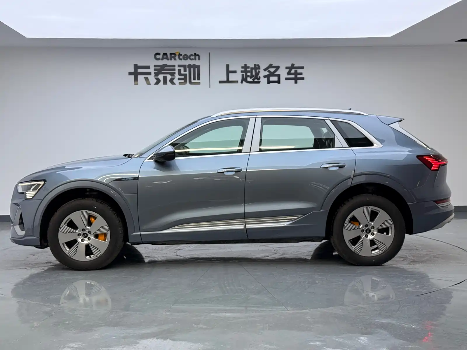Фото 8 - Audi e-tron