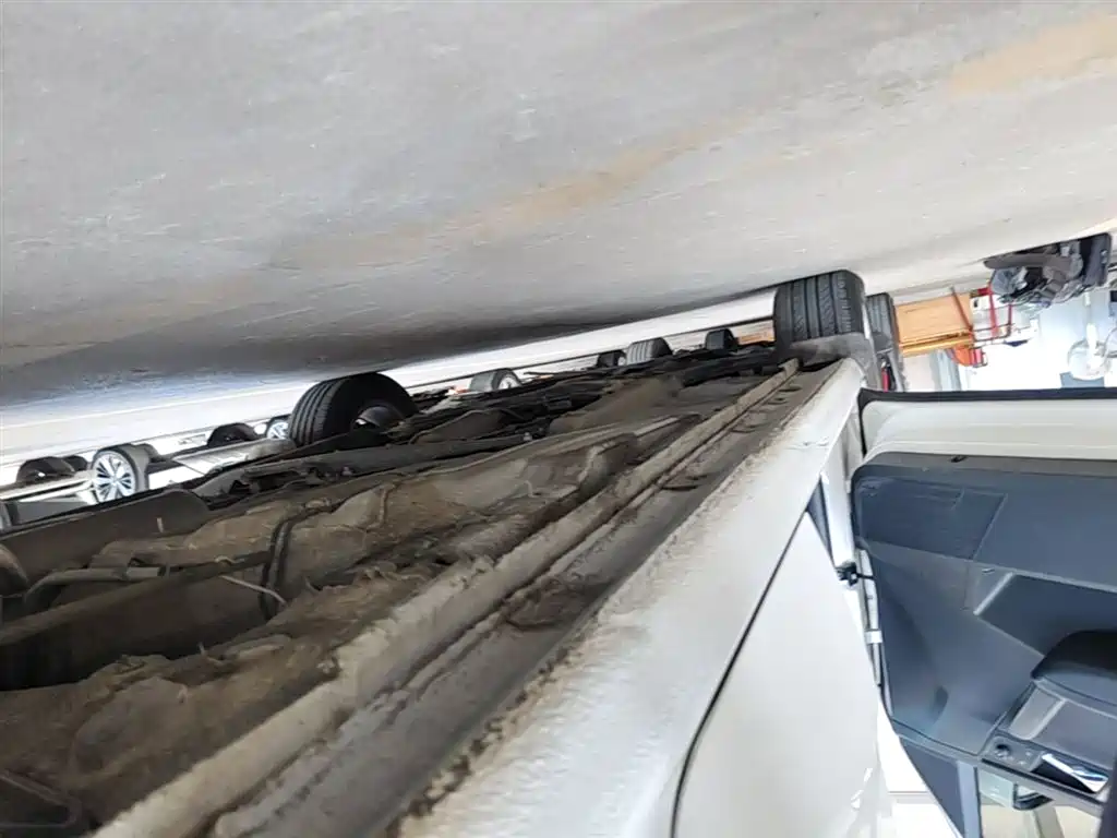 Volkswagen Lavida Tour 2013 1.6L Automatic Trend Style фото 22