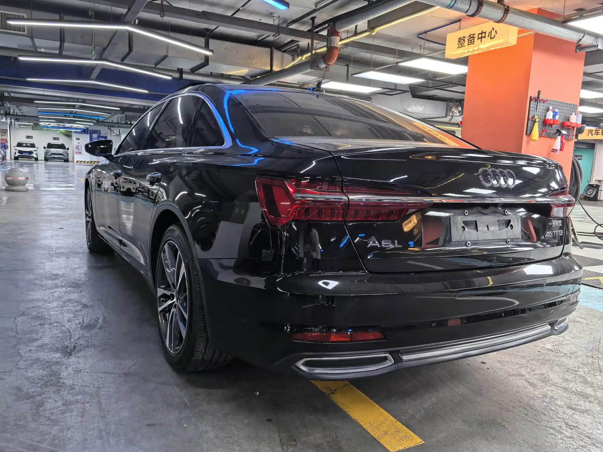 Фото 17 - Audi A6L