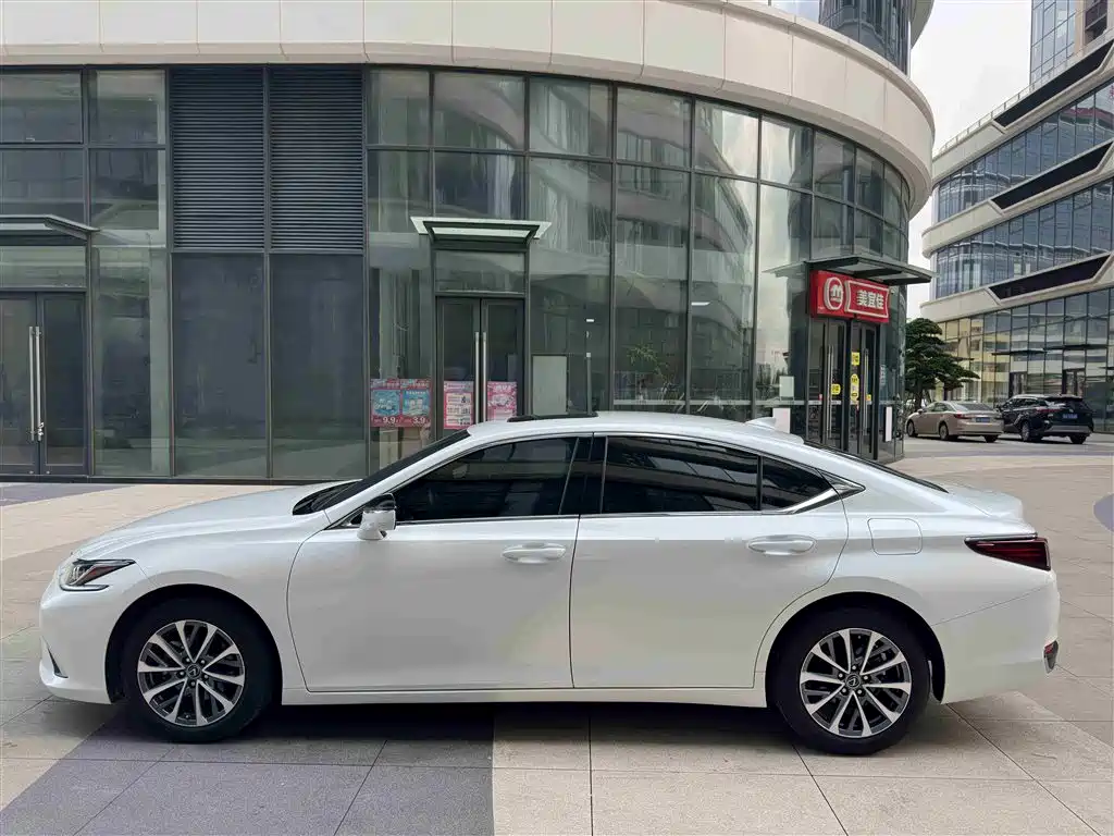 Lexus ES 2022 200 Excellence Edition фото 23