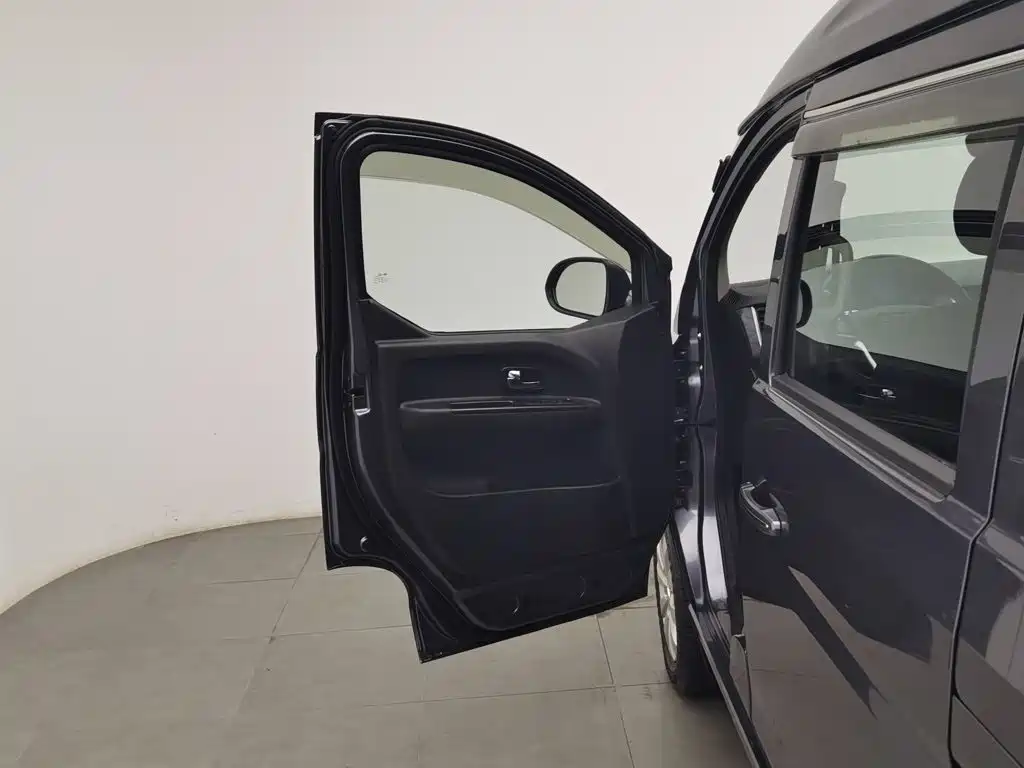SRM Xinyuan Golden Sealion 2025 2024 2.0L Engineering Lion 9-seater